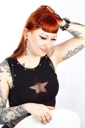 Album photo shoot young lady in black and with many tattoos